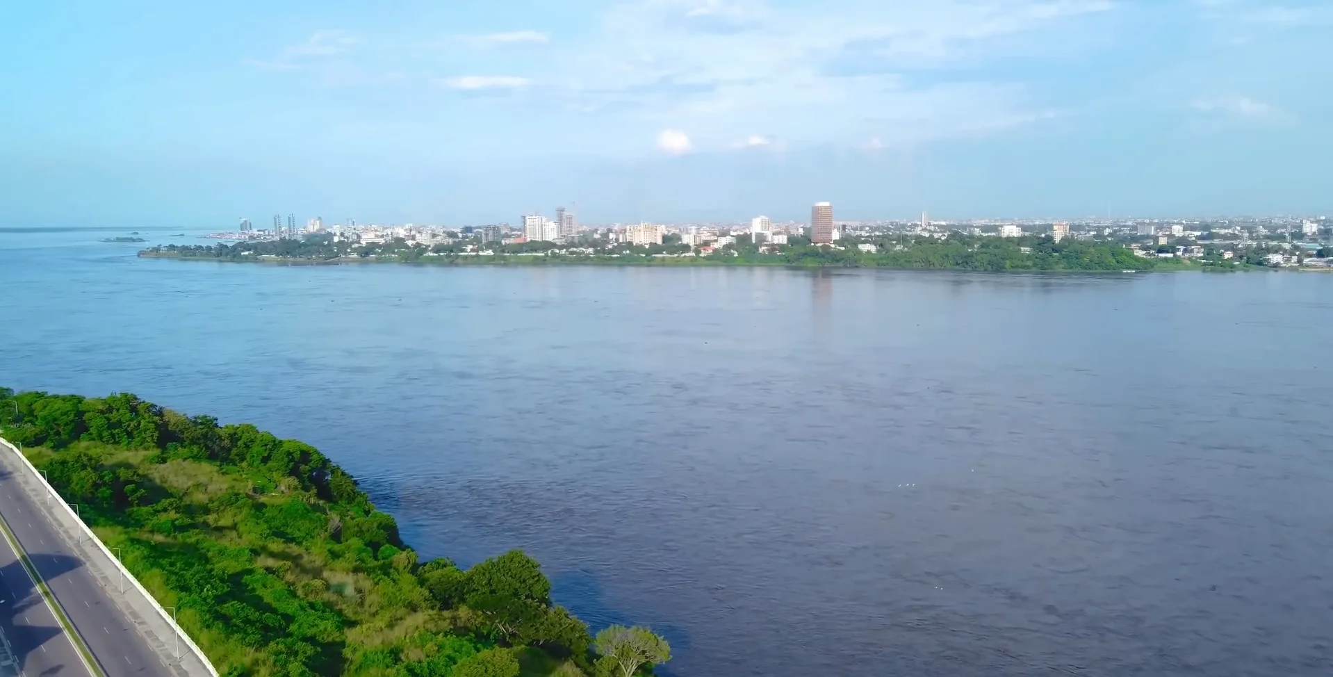 RDC Cœur de l’Afrique — Fleuve Congo et skyline