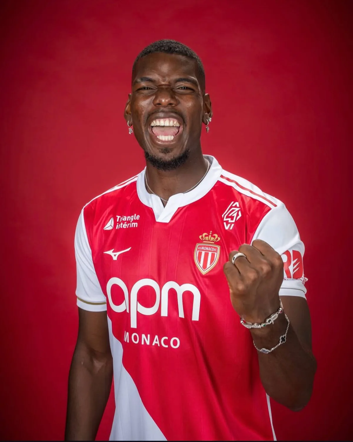 Portrait studio, maillot domicile